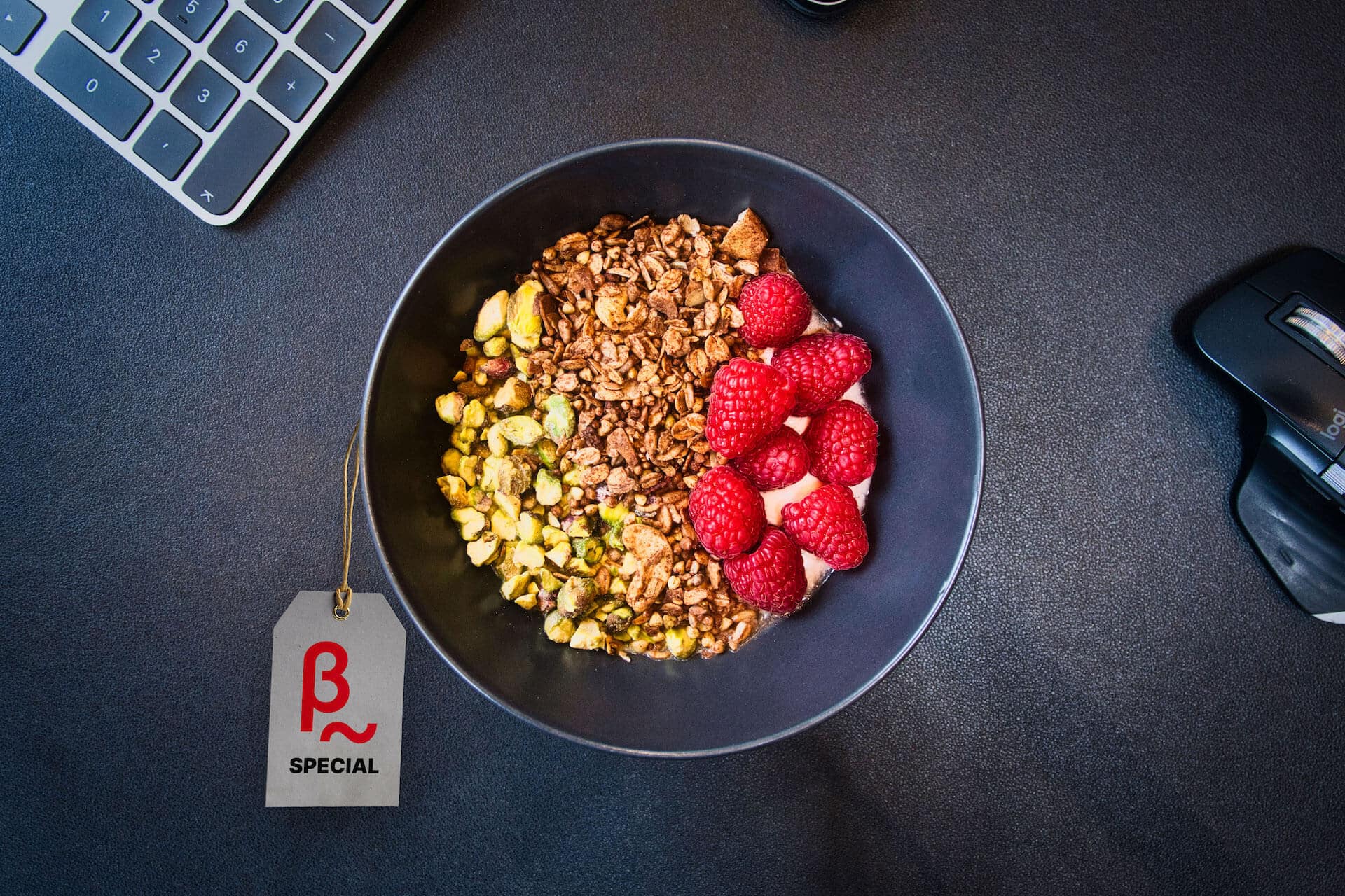 Betaphase - Granola Bowl No.1 - Griechischer Joghurt, Himbeeren, Pistazien